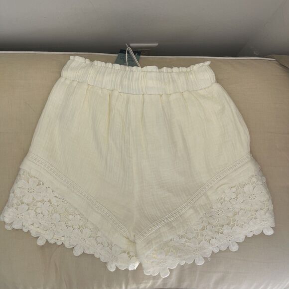 NWT Very J Shorts Gauze Ivory Cream Lace Floral Scalloped Hem Overlay S - Picture 8 of 10